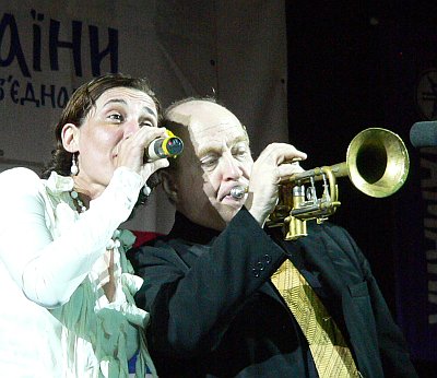 Ирина Томаева и Лу Солофф, 2005