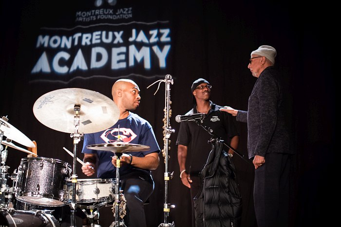 Чарлз Ллойд (справа) ведёт занятие в Montreux Jazz Academy