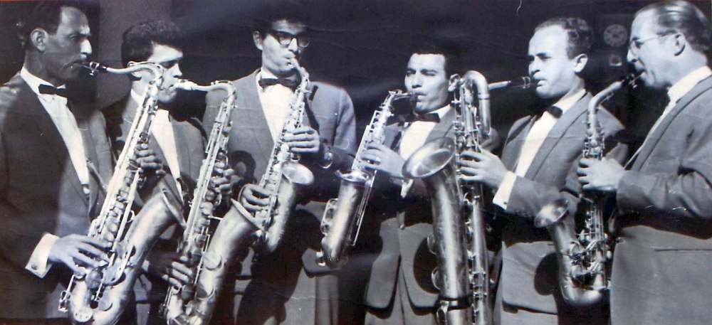 Группа саксофонов в оркестре О.Лундстрема, 1960. Второй справа на баритон-саксофоне — Лев Главацкий.