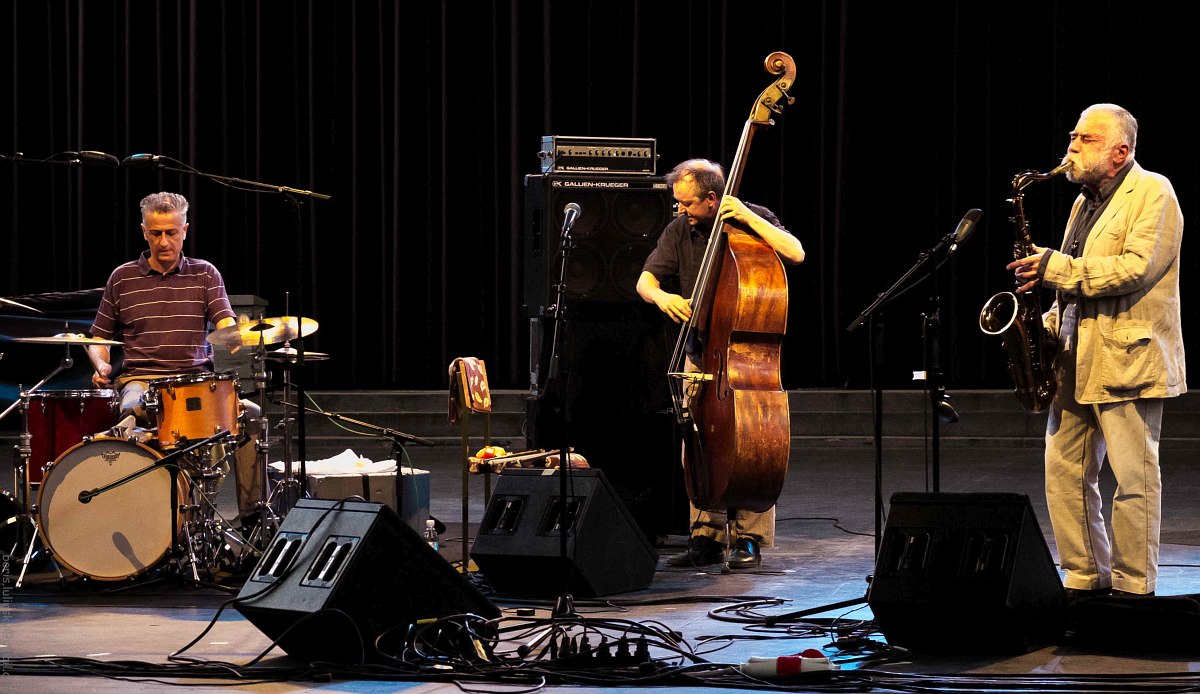 Steve Noble, John Edwards, Peter Brötzmann (фото © Борис Люлинский)