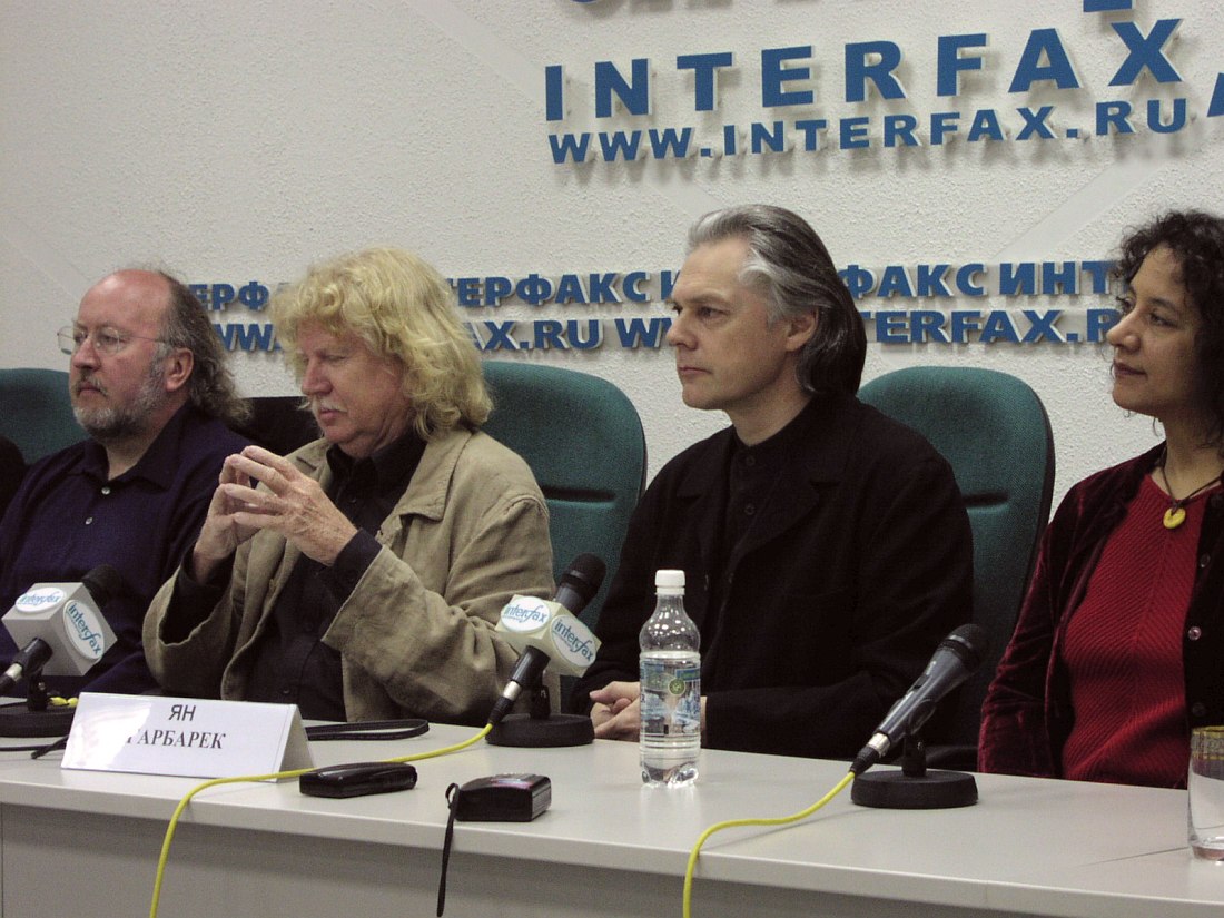 Rainer Brüninghaus, Eberhard Weber, Jan Garbarek, Marilyn Mazur (пресс-конференция в Москве, 2002; фото © Кирилл Мошков, «Джаз.Ру»)