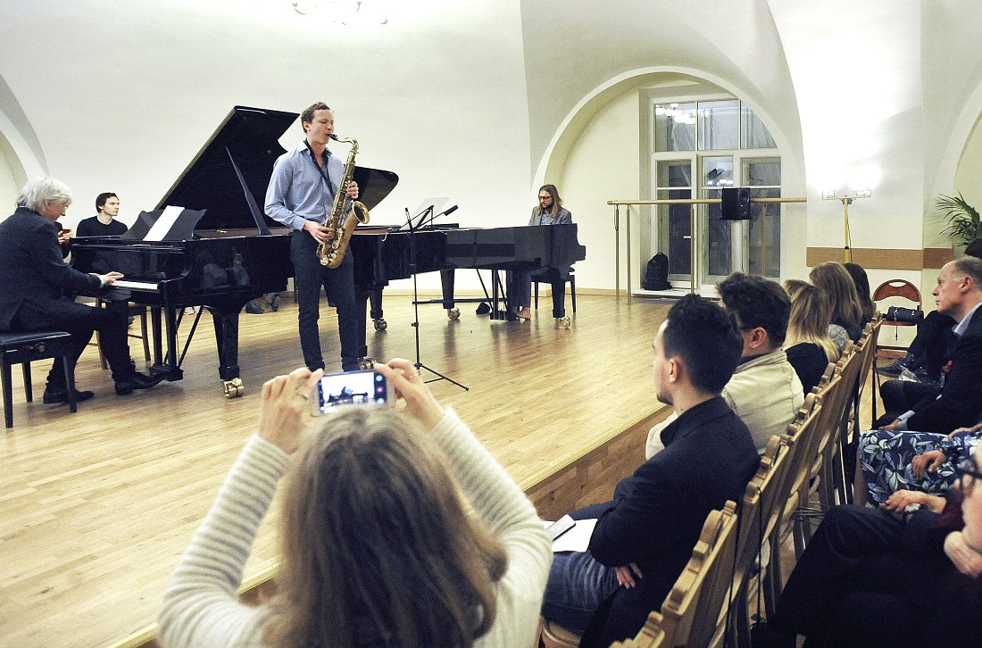 Андрей Кондаков, Дмитрий Семёнов (выпускник Berklee College of Music) и Лешек Можджер