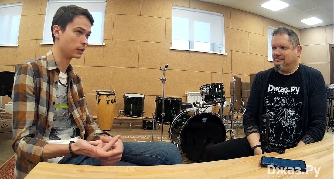 Evgeny Pobozhiy in conversation with Jazz.Ru Magazine's Cyril Moshkow (right)