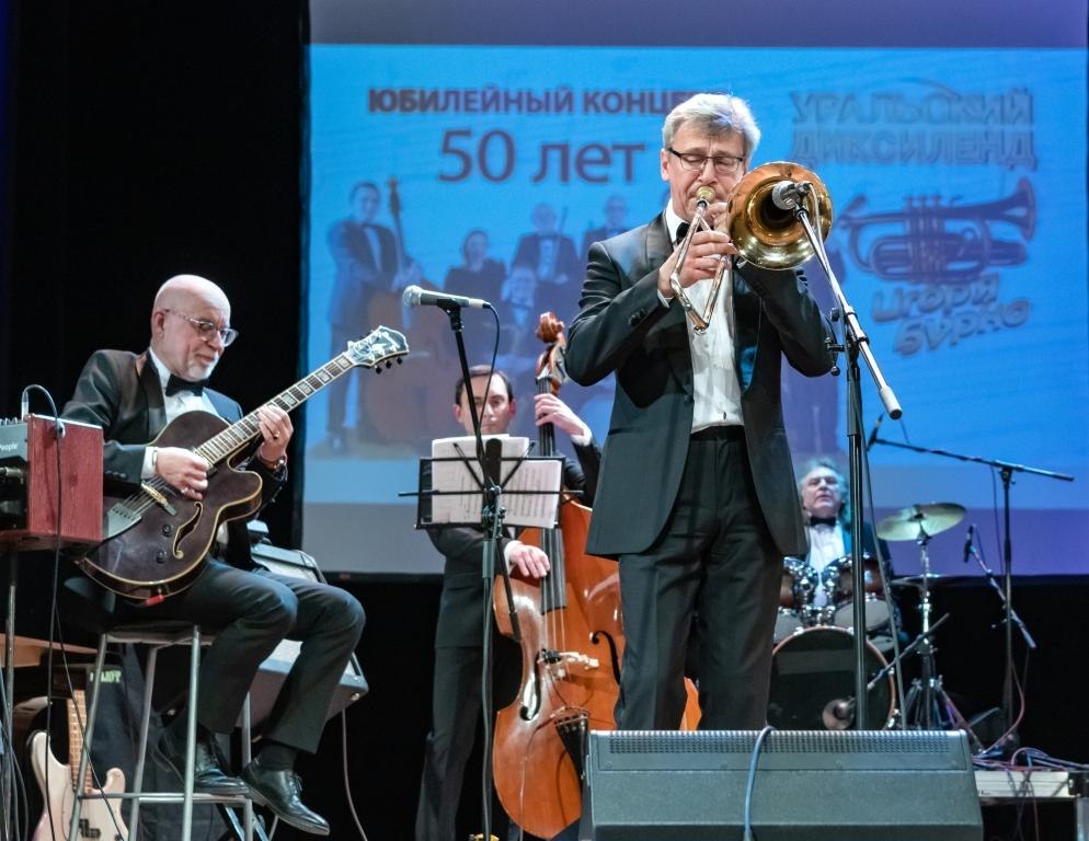 Максим Пиганов и «Уральский диксиленд» (фото © Надежда Пелымская)